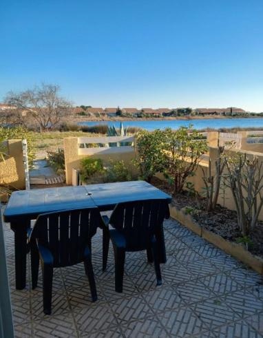 Appartement avec jardin vue sur etang proximite mer Gruissan Ayguades