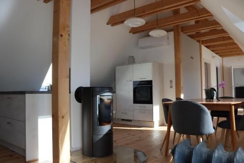 Drei-Seiten-Hof Etable mit Schwimmteich und Klimanlage