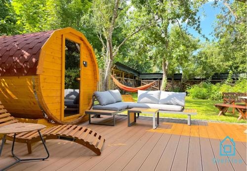 NaWypasie Apartment with Sauna Beautiful Garden SUP Board and Just 30 Minutes from Gdansk and Gdynia