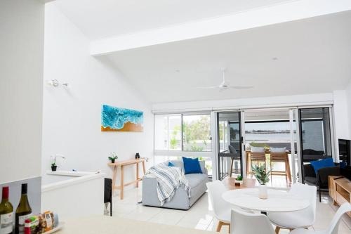 Spinnaker Waters Entire 2 Bedroom Apartment at Sandstone Point