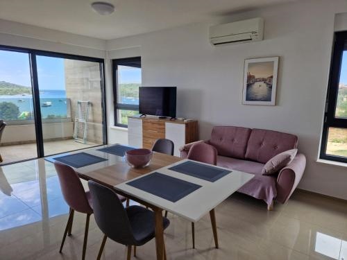 Apartman Hela s direktnim pogledom na more i zajednickim bazenom