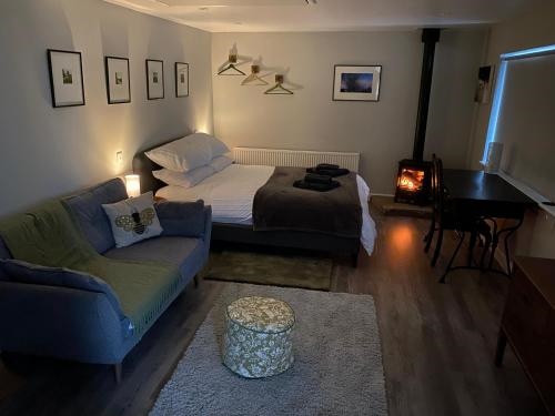 SPALDING Self Contained Studio Double An extra single bed can be provided