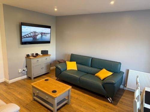 Dunfermline 2 Bed Flat Fully Furnished