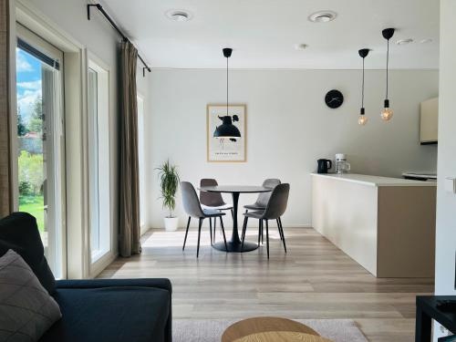 Moderni paritalo lahella lentokenttaa, free parking, sauna