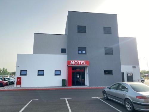 Belamionix Motel