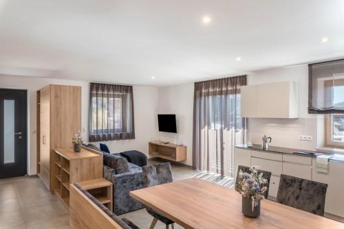 Aster Moments Apt Marie