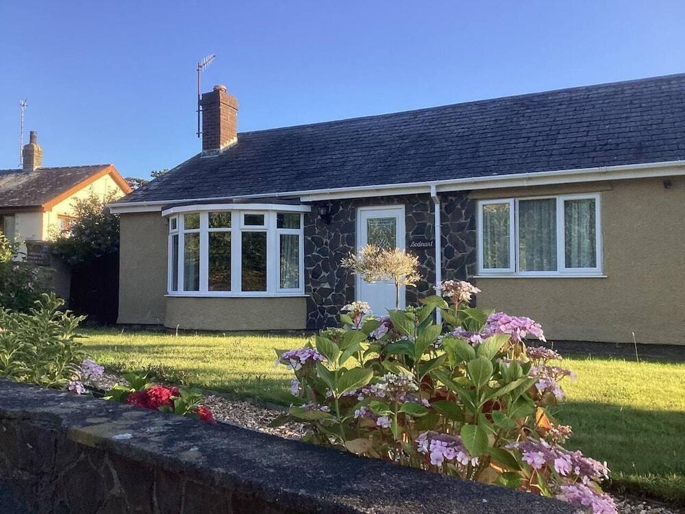 Bungalow By The Beach, Sleeps 6, Snowdonia, Wales