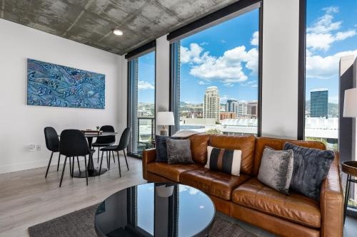 Best views Lux 9th fl Gym Pking Pool Htub King BD