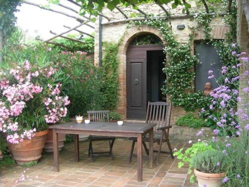 MIMOSA at Pietraie a nice studio with terrace on the Valley