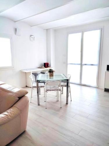 Ambroeus Apartmens Casa Spaziosa in centro Paese