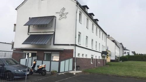 NR 4 DG 2 Zimmer fur Firmen und Familien