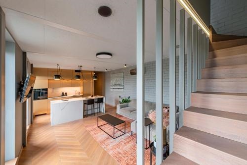 Elegant 2 BD Apartment with terrace by Hostlovers