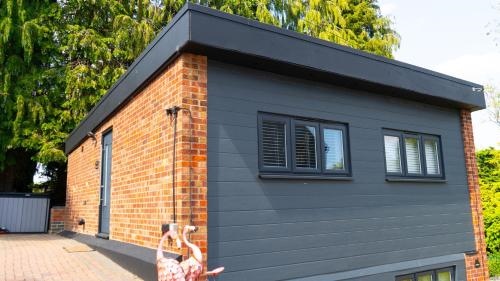 1 bedroom guesthouse including parking on premises