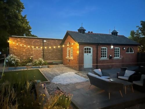 Cosy small cottage in Wirral Merseyside with kitchen