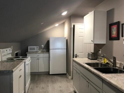 cozy, quiet, rural hideaway close to everything2