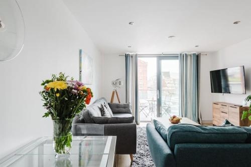 Beautiful 1 Bedroom Apartment with parking in Gloucester Docks