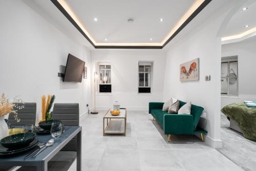 Aryas Apartments Newbury