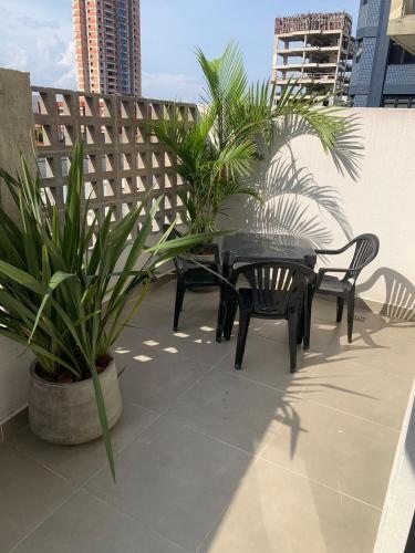 Apto com varanda e otima localizacao