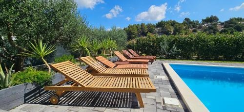 Aparthouse with pool