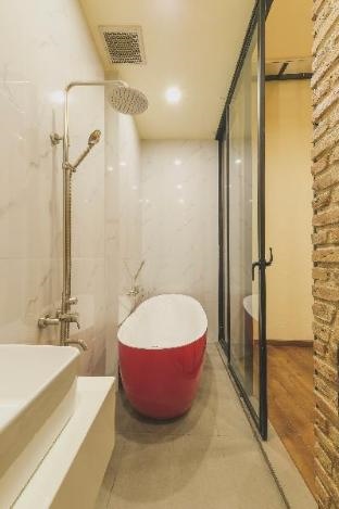 House in Alley - Orange Apartment