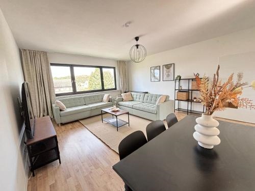 110qm- 4 Rooms - free private parking- free fast WIFI - Kitchen - near Wood- A Part Time Home