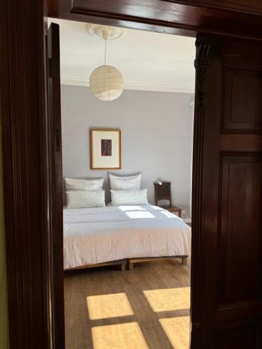 Hubscher Wohnen-Geraumige Ferienwohnung im Gutshaus nahe Saale und Elbe