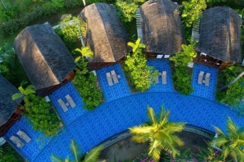 3BR Houses surrounding Infinity Pool CYN