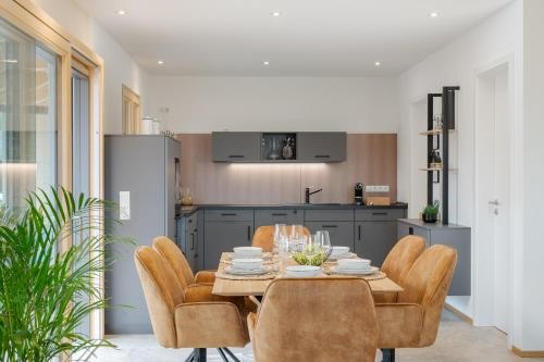 FENJOY: Ferienapartment in Neubau Balkon BBQ