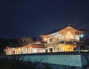Iksan Geummagwan Private Hanok House