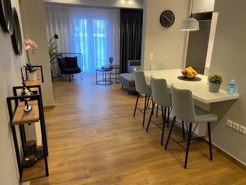 Central - ??es? st?? ?a?d?a t?? p???? !