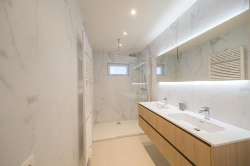 Amandine Luxury 3 bedrooms apartment with free parking