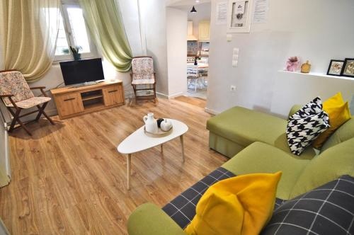 ?he ?ld Watermill Manor