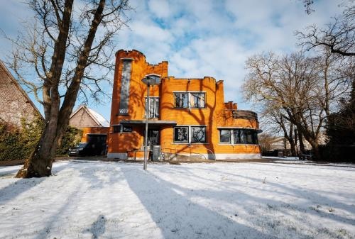 2-Bedroom Apt Above Venti Restaurant Near Xpo