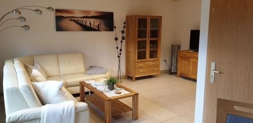 Froschkonig Mit Teichblick