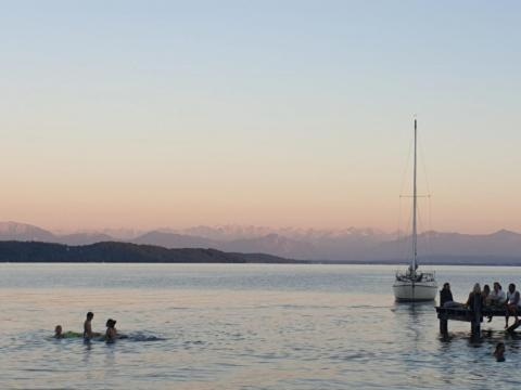 Central Starnberg and surrounded by nature