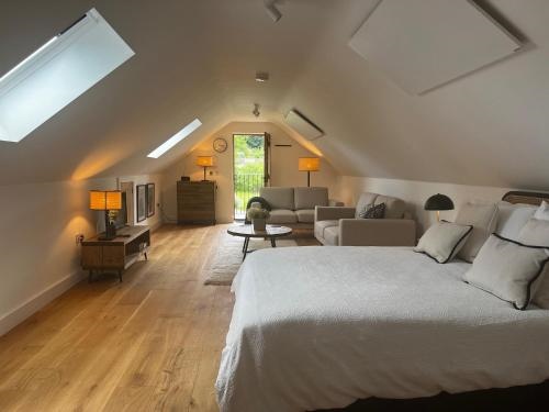 Studio-King Bed-Wye Valley Views