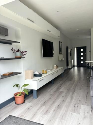 Luxury modern apartment with free private parking