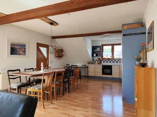 Gro?e, gemutliche Wohnung in dorflicher Idylle