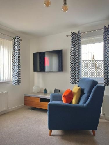 Bright 2-bedroom apartment with parking in Montrose