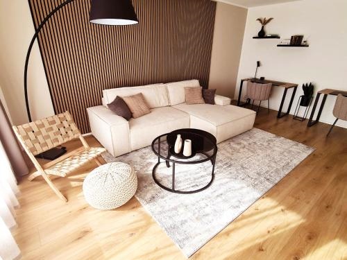 STAYTONA Klima Balkon 2-Arbeitsplatze nahe FFM