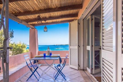 Blu Sea View Apt near La Conia Beach W Parking