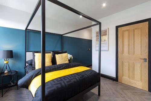 5 Beds 2 Bath City Apartment On Street Parking - Rose Platinum Properties