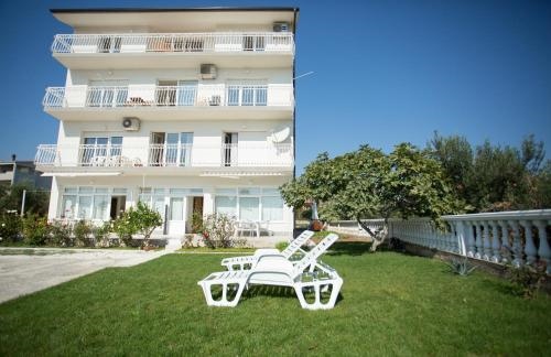 Beach Studio Apartment Tina