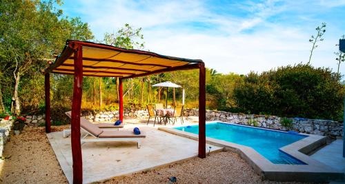 Newly remodelled, solar panels, modern amenities