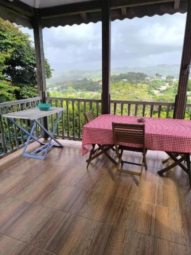 Studio moderne avec terrasse a Le Robert 60 m?