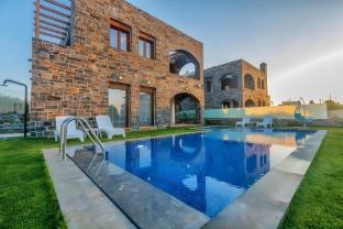 Turtulli Castle Villas by Checkin