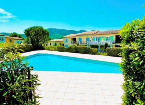 T3 with swimming pool near St Tropez