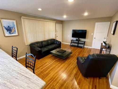 Entire Urban House Getaway Newly Remodeled