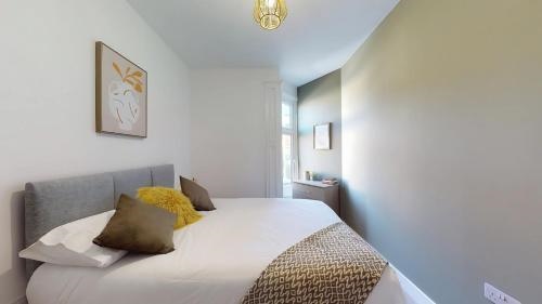 Stylish and Modern 3 Bed Home 5