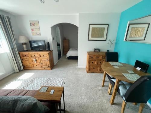 Beautiful Peaceful Studio Flat